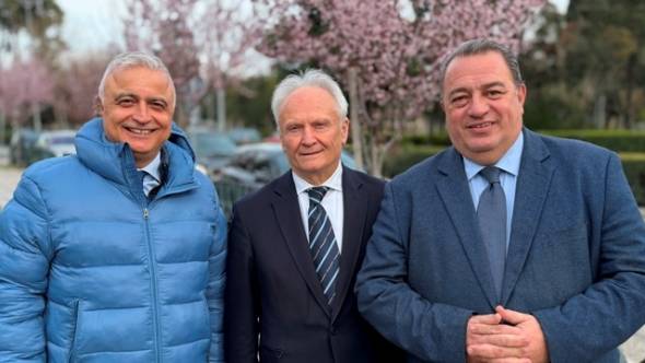 &Omicron; &Lambda;ά&zeta;&alpha;&rho;&omicron;&sigmaf; &Tau;&sigma;&alpha;&beta;&delta;&alpha;&rho;ί&delta;&eta;&sigmaf; &sigma;&tau;&eta;&nu; &Kappa;&omicron;&mu;&omicron;&tau;&eta;&nu;ή &omega;&sigmaf; &mu;έ&lambda;&omicron;&sigmaf; &kappa;&upsilon;&beta;&epsilon;&rho;&nu;&eta;&tau;&iota;&kappa;&omicron;ύ &kappa;&lambda;&iota;&mu;&alpha;&kappa;ί&omicron;&upsilon; - &Sigma;&upsilon;&mu;&mu;&epsilon;&tau;&epsilon;ί&chi;&epsilon; &sigma;&tau;&eta;&nu; &pi;&alpha;&rho;&omicron;&upsilon;&sigma;ί&alpha;&sigma;&eta; &tau;&omicron;&upsilon; &Tau;&omicron;&pi;&iota;&kappa;&omicron;ύ &Sigma;&chi;&epsilon;&delta;ί&omicron;&upsilon; &Alpha;&nu;ά&pi;&tau;&upsilon;&xi;&eta;&sigmaf; &tau;&eta;&sigmaf; &Pi;.&Epsilon;. &Rho;&omicron;&delta;ό&pi;&eta;&sigmaf;