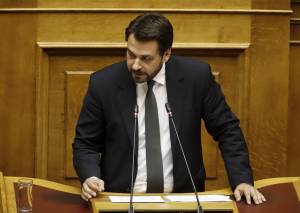 Αντιπαράθεση του Τάσου Μπαρτζώκα με βουλευτές του ΣΥΡΙΖΑ για το μεταναστευτικό από το βήμα της Βουλής
