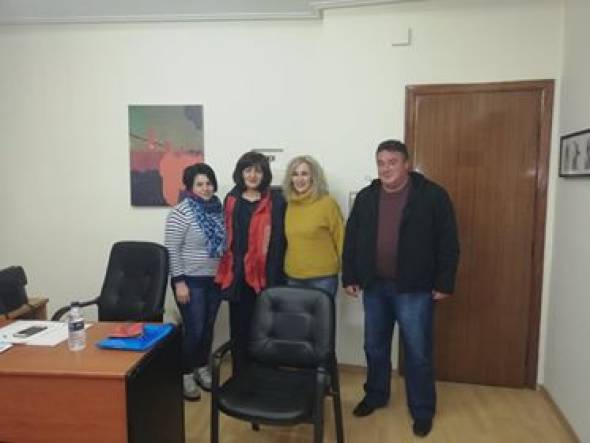 &Phi;&rho;ό&sigma;&omega; &Kappa;&alpha;&rho;&alpha;&sigma;&alpha;&rho;&lambda;ί&delta;&omicron;&upsilon;: &Sigma;&epsilon; &pi;&lambda;ή&rho;&eta; &alpha;&pi;&omicron;&delta;&iota;&omicron;&rho;&gamma;ά&nu;&omega;&sigma;&eta; &eta; &delta;&eta;&mu;ό&sigma;&iota;&alpha; &upsilon;&gamma;&epsilon;ί&alpha; - &Sigma;&upsilon;&nu;ά&nu;&tau;&eta;&sigma;&eta; &mu;&epsilon; &tau;&omicron;&upsilon;&sigmaf; &epsilon;&rho;&gamma;&alpha;&zeta;ό&mu;&epsilon;&nu;&omicron;&upsilon;&sigmaf; &tau;&omicron;&upsilon; &Nu;&omicron;&sigma;&omicron;&kappa;&omicron;&mu;&epsilon;ί&omicron;&upsilon; &Nu;ά&omicron;&upsilon;&sigma;&alpha;&sigmaf;