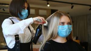 Και επίσημα ανοιχτά τα κομμωτήρια το Σαββατοκύριακο, πώς θα λειτουργήσουν