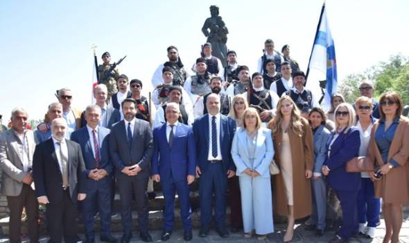 &Mu;&epsilon; &Lambda;&alpha;&mu;&pi;&rho;ό&tau;&eta;&tau;&alpha; &Kappa;&omicron;&rho;&upsilon;&phi;ώ&theta;&eta;&kappa;&alpha;&nu; &omicron;&iota; &Epsilon;&kappa;&delta;&eta;&lambda;ώ&sigma;&epsilon;&iota;&sigmaf; &gamma;&iota;&alpha; &tau;&eta;&nu; 204&eta; &Epsilon;&pi;έ&tau;&epsilon;&iota;&omicron; &tau;&omicron;&upsilon; &Omicron;&lambda;&omicron;&kappa;&alpha;&upsilon;&tau;ώ&mu;&alpha;&tau;&omicron;&sigmaf; &tau;&eta;&sigmaf; &Nu;ά&omicron;&upsilon;&sigma;&alpha;&sigmaf;