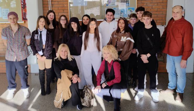 Έ&nu;&alpha;&rho;&xi;&eta; &epsilon;&kappa;&pi;&alpha;&iota;&delta;&epsilon;&upsilon;&tau;&iota;&kappa;ή&sigmaf; &kappa;&iota;&nu;&eta;&tau;&iota;&kappa;ό&tau;&eta;&tau;&alpha;&sigmaf; ERASMUS+ &tau;&omicron;&upsilon; &Gamma;&upsilon;&mu;&nu;&alpha;&sigma;ί&omicron;&upsilon; &Pi;&lambda;&alpha;&tau;έ&omicron;&sigmaf; &sigma;&tau;&eta; &Beta;&alpha;&rho;&kappa;&epsilon;&lambda;ώ&nu;&eta;