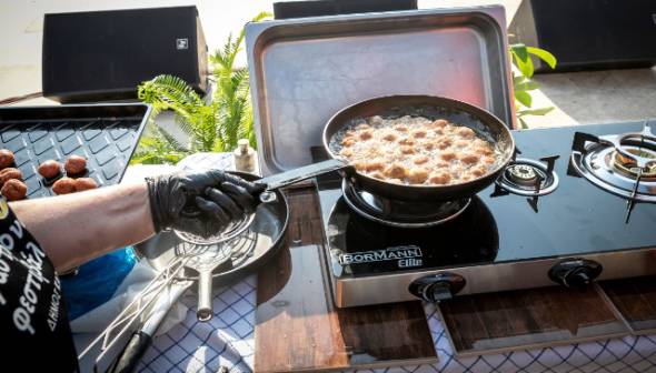 Έ&rho;&chi;&epsilon;&tau;&alpha;&iota; &tau;&omicron; 1&omicron; &Phi;&epsilon;&sigma;&tau;&iota;&beta;ά&lambda; &Gamma;&epsilon;ύ&sigma;&epsilon;&omega;&nu; &Epsilon;&lambda;&lambda;&eta;&nu;&iota;&kappa;ή&sigmaf; &kappa;&alpha;&iota; &Kappa;&upsilon;&pi;&rho;&iota;&alpha;&kappa;ή&sigmaf; &Kappa;&omicron;&upsilon;&zeta;ί&nu;&alpha;&sigmaf; &sigma;&tau;&eta;&nu; &Pi;&iota;&epsilon;&rho;ί&alpha;