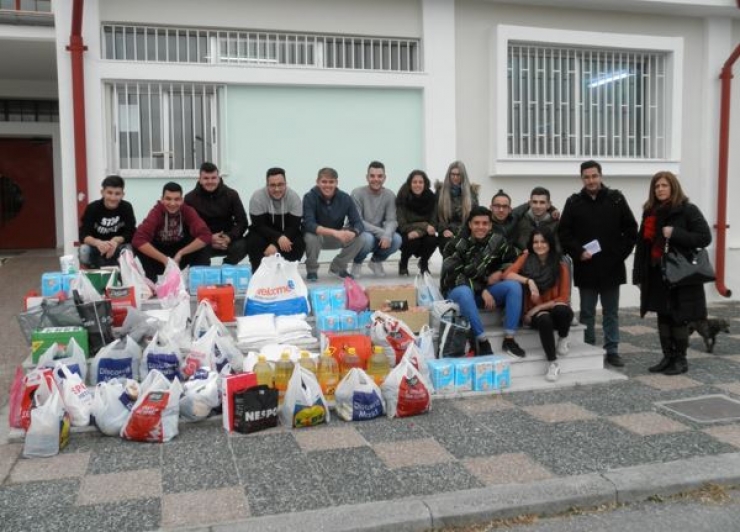 Λύκειο Πλατέος - Κορυφής: Δίδαξε Αλληλεγγύη...συγκέντρωσε τρόφιμα για το Κοινωνικό Παντοπωλείο του Δήμου Αλεξάνδρειας