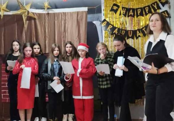 English Academy Σοφία Γιδαροπουλου: Χριστουγεννιάτικη γιορτή με θεατρικά έργα στα αγγλικά, τραγούδια και κάλαντα