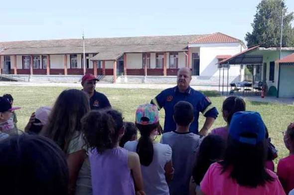 &Delta;&eta;&mu;&omicron;&tau;&iota;&kappa;ό &sigma;&chi;&omicron;&lambda;&epsilon;ί&omicron; &Nu;&eta;&sigma;ί&omicron;&upsilon;: &Eta; &delta;&rho;ά&sigma;&eta; &laquo;&Pi;&upsilon;&rho;&alpha;&sigma;&phi;ά&lambda;&epsilon;&iota;&alpha; &kappa;&alpha;&iota; &Pi;&upsilon;&rho;ό&sigma;&beta;&epsilon;&sigma;&eta;&raquo; &epsilon;&nu;&tau;&upsilon;&pi;&omega;&sigma;ί&alpha;&sigma;&epsilon; &tau;&omicron;&upsilon;&sigmaf; &mu;&alpha;&theta;&eta;&tau;έ&sigmaf;