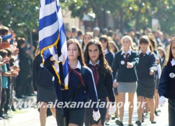 Παρελάσεις 28ης Οκτωβρίου: Ντόμινο ακυρώσεων στη Βόρεια Ελλάδα -  Τι ισχύει με τις μάσκες - Που θα γίνουν μόνο στρατιωτικές