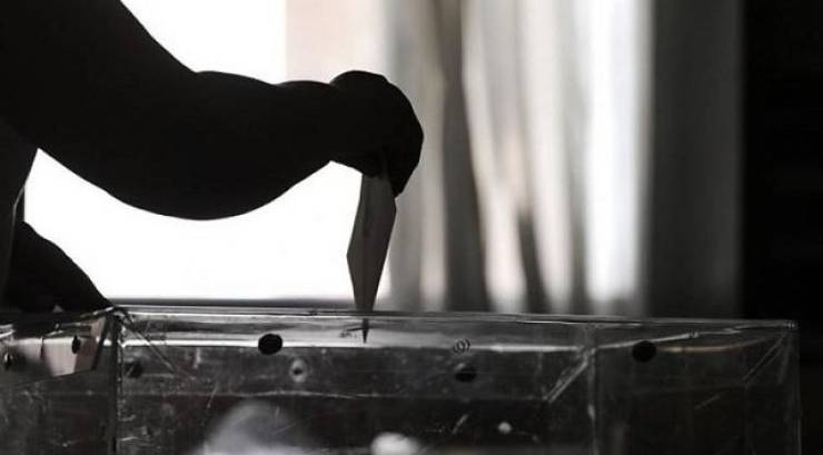 Δημοσκοπήσεις: Ακρίβεια, ΟΠΕΚΕΠΕ και ΕΛΤΑ τα «αγκάθια» για την Κυβέρνηση -7 στους 10 θέλουν νέα κόμματα