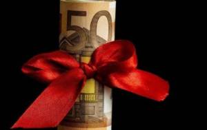 «Δώρο Πάσχα» πάνω από 250 ευρώ για την ακρίβεια: Πότε οι αποφάσεις, ποιοι οι δικαιούχοι