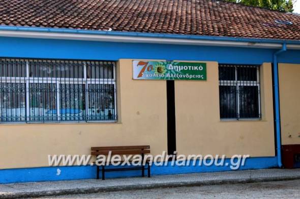 Έναρξη σχολικής χρονιάς: Προς ποια ημερομηνία «γέρνει» η ζυγαριά – Όλες οι οδηγίες για μαθητές και εκπαιδευτικούς