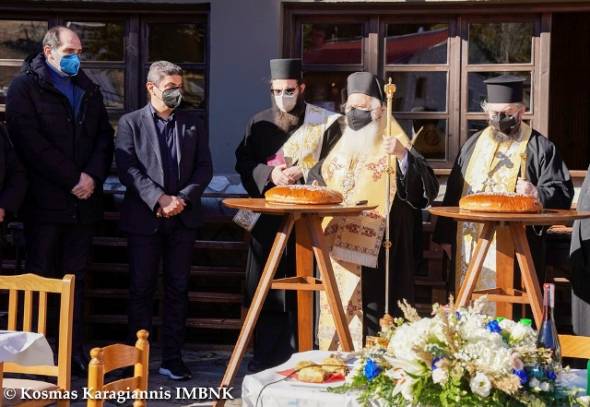 Κοπή Βασιλόπιτας από τον Σεβασμιώτατο στο Χιονοδρομικό Κέντρο του Σελίου παρουσία του Υφυπουργού Αθλητισμού κ. Λευτέρη Αυγενάκη