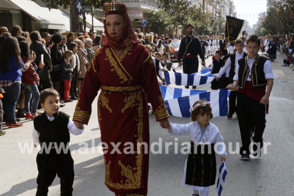 Η Παρέλαση τμημάτων Πολιτιστικών Συλλόγων για την Επέτειο της 28ης Οκτωβρίου