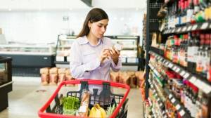 Έρχονται ταμπελάκια με πλήρη στοιχεία τιμών από το χωράφι στο ράφι σε φρούτα, λαχανικά και κρέατα