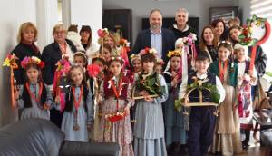 &Chi;&epsilon;&lambda;&iota;&delta;&omicron;&nu;ί&sigma;&mu;&alpha;&tau;&alpha; &sigma;&tau;&eta; &Nu;ά&omicron;&upsilon;&sigma;&alpha; - &Tau;&omicron; &Lambda;ύ&kappa;&epsilon;&iota;&omicron; &tau;&omega;&nu; &Epsilon;&lambda;&lambda;&eta;&nu;ί&delta;&omega;&nu; &Nu;ά&omicron;&upsilon;&sigma;&alpha;&sigmaf; &mu;&epsilon;&tau;έ&phi;&epsilon;&rho;&epsilon; &tau;&omicron; &mu;ή&nu;&upsilon;&mu;&alpha; &tau;&eta;&sigmaf; ά&nu;&omicron;&iota;&xi;&eta;&sigmaf; &sigma;&tau;&omicron; &Delta;&eta;&mu;&alpha;&rho;&chi;&epsilon;ί&omicron;