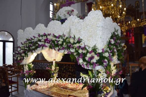 &Mu;&epsilon;&gamma;ά&lambda;&eta; &Pi;&alpha;&rho;&alpha;&sigma;&kappa;&epsilon;&upsilon;ή: &laquo;&Eta; &zeta;&omega;ή &epsilon;&nu; &tau;ά&phi;&omega;&raquo; - &Eta;&mu;έ&rho;&alpha; &pi;έ&nu;&theta;&omicron;&upsilon;&sigmaf;