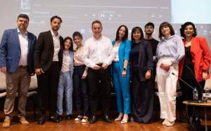 &Tau;&omicron; &beta;&iota;&beta;&lambda;ί&omicron; &laquo;&Gamma;&upsilon;ά&lambda;&iota;&nu;&alpha; &Pi;&alpha;&iota;&delta;&iota;ά &ndash; &Alpha;&lambda;&eta;&theta;&iota;&nu;έ&sigmaf; &zeta;&omega;έ&sigmaf;&raquo; &tau;&omicron;&upsilon; &Chi;&rho;ή&sigma;&tau;&omicron;&upsilon; &Beta;&alpha;&sigma;&iota;&lambda;&epsilon;ί&omicron;&upsilon; &pi;&alpha;&rho;&omicron;&upsilon;&sigma;&iota;ά&sigma;&tau;&eta;&kappa;&epsilon; &sigma;&tau;&eta; &Beta;έ&rho;&omicron;&iota;&alpha;