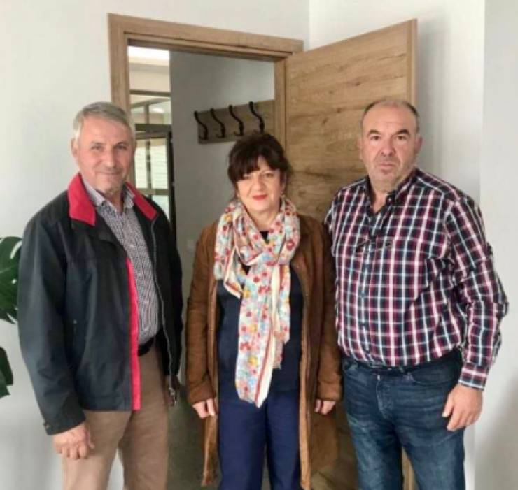 &Phi;&rho;ό&sigma;&omega; &Kappa;&alpha;&rho;&alpha;&sigma;&alpha;&rho;&lambda;ί&delta;&omicron;&upsilon;: &Phi;ά&rho;&omicron;&sigmaf; &epsilon;&lambda;&pi;ί&delta;&alpha;&sigmaf; &kappa;&alpha;&iota; &alpha;&iota;&sigma;&iota;&omicron;&delta;&omicron;&xi;ί&alpha;&sigmaf; &gamma;&iota;&alpha; &tau;&omicron; &mu;έ&lambda;&lambda;&omicron;&nu; &tau;&omega;&nu; &pi;&omicron;&iota;&omicron;&tau;&iota;&kappa;ώ&nu; &alpha;&gamma;&rho;&omicron;&tau;&iota;&kappa;ώ&nu; &pi;&rho;&omicron;ϊό&nu;&tau;&omega;&nu; &tau;&eta;&sigmaf; &Eta;&mu;&alpha;&theta;ί&alpha;&sigmaf;