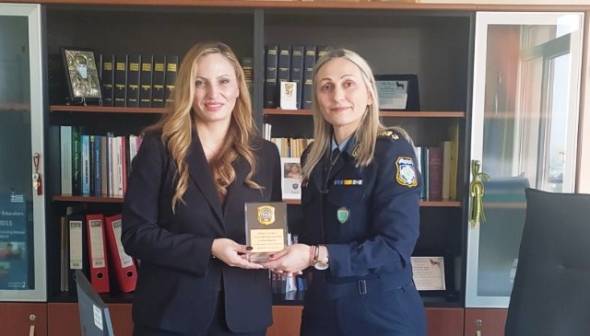 &Epsilon;&pi;ί&sigma;&kappa;&epsilon;&psi;&eta; &tau;&eta;&sigmaf; &Sigma;&upsilon;&nu;&tau;&omicron;&nu;ί&sigma;&tau;&rho;&iota;&alpha;&sigmaf; &Gamma;&rho;&alpha;&phi;&epsilon;ί&omicron;&upsilon; &Pi;&rho;&omega;&theta;&upsilon;&pi;&omicron;&upsilon;&rho;&gamma;&omicron;ύ, Έ&lambda;&epsilon;&nu;&alpha;&sigmaf; &Sigma;ώ&kappa;&omicron;&upsilon; &sigma;&tau;&eta; &Sigma;&chi;&omicron;&lambda;ή &Mu;&epsilon;&tau;&epsilon;&kappa;&pi;&alpha;ί&delta;&epsilon;&upsilon;&sigma;&eta;&sigmaf; &kappa;&alpha;&iota; &Epsilon;&pi;&iota;&mu;ό&rho;&phi;&omega;&sigma;&eta;&sigmaf; &Epsilon;&lambda;&lambda;&eta;&nu;&iota;&kappa;ή&sigmaf; &Alpha;&sigma;&tau;&upsilon;&nu;&omicron;&mu;ί&alpha;&sigmaf; &Beta;ό&rho;&epsilon;&iota;&alpha;&sigmaf; &Epsilon;&lambda;&lambda;ά&delta;&alpha;&sigmaf;