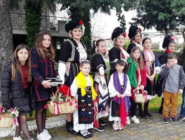 Αναβίωσαν οι πανέμορφες ¨Λαζαρίνες¨ και στο Λουτρό!