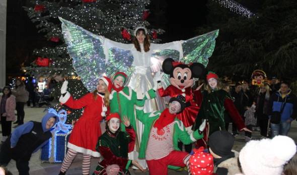 &Chi;&rho;&iota;&sigma;&tau;&omicron;&upsilon;&gamma;&epsilon;&nu;&nu;&iota;ά&tau;&iota;&kappa;&omicron; &pi;ά&rho;&tau;&iota; &mu;&epsilon; &tau;&iota;&sigmaf; &uml;&Kappa;ό&kappa;&kappa;&iota;&nu;&epsilon;&sigmaf; &Mu;ύ&tau;&epsilon;&sigmaf;&uml; &sigma;&tau;&eta;&nu; &Alpha;&lambda;&epsilon;&xi;ά&nu;&delta;&rho;&epsilon;&iota;&alpha; &gamma;&iota;&alpha; &delta;&epsilon;ύ&tau;&epsilon;&rho;&eta; &sigma;&upsilon;&nu;&epsilon;&chi;ό&mu;&epsilon;&nu;&eta; &chi;&rho;&omicron;&nu;&iota;ά