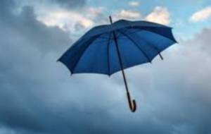 Αστατος ο καιρός, απαραίτητη η ομπρέλα