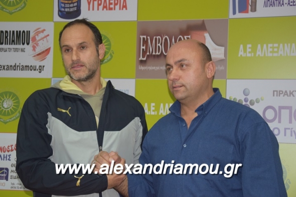 Δεν έγινε δεκτή η παραίτηση Καρασαββίδη - Κράτησε τις ισορροπίες ο Σαμαράς