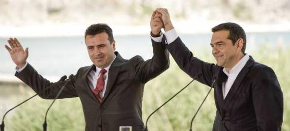 &Delta;&epsilon;ί&tau;&epsilon; &kappa;&alpha;&rho;έ- &kappa;&alpha;&rho;έ &tau;&eta;&nu; &upsilon;&pi;&omicron;&gamma;&rho;&alpha;&phi;ή &tau;&eta;&sigmaf; &sigma;&upsilon;&mu;&phi;&omega;&nu;ί&alpha;&sigmaf; &Tau;&sigma;ί&pi;&rho;&alpha;- &Zeta;ά&epsilon;&phi; &sigma;&tau;&iota;&sigmaf; &Pi;&rho;έ&sigma;&pi;&epsilon;&sigmaf;