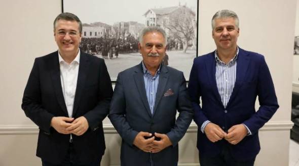 &Mu;&epsilon; &pi;&rho;ό&sigma;&kappa;&lambda;&eta;&sigma;&eta; &Tau;&zeta;&iota;&tau;&zeta;&iota;&kappa;ώ&sigma;&tau;&alpha; &omicron; &Theta;&epsilon;ό&phi;&iota;&lambda;&omicron;&sigmaf; &Tau;&epsilon;&lambda;&eta;&gamma;&iota;&alpha;&nu;&nu;ί&delta;&eta;&sigmaf; &sigma;&tau;&eta;&nu; &Alpha;&lambda;&epsilon;&xi;&alpha;&nu;&delta;&rho;&omicron;ύ&pi;&omicron;&lambda;&eta; &gamma;&iota;&alpha; &tau;&omicron; &sigma;&tau;&rho;&alpha;&tau;&eta;&gamma;&iota;&kappa;ό έ&rho;&gamma;&omicron; &sigma;&iota;&delta;&eta;&rho;&omicron;&delta;&rho;&omicron;&mu;&iota;&kappa;ή&sigmaf; &sigma;ύ&nu;&delta;&epsilon;&sigma;&eta;&sigmaf; &Epsilon;&lambda;&lambda;ά&delta;&alpha;&sigmaf; - &Beta;&omicron;&upsilon;&lambda;&gamma;&alpha;&rho;ί&alpha;&sigmaf; - &Rho;&omicron;&upsilon;&mu;&alpha;&nu;ί&alpha;&sigmaf;
