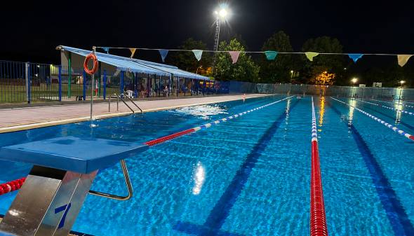 &Kappa;&lambda;&epsilon;&iota;&sigma;&tau;ό &tau;&omicron; &Delta;&eta;&mu;&omicron;&tau;&iota;&kappa;ό &Kappa;&omicron;&lambda;&upsilon;&mu;&beta;&eta;&tau;ή&rho;&iota;&omicron; &Alpha;&lambda;&epsilon;&xi;ά&nu;&delta;&rho;&epsilon;&iota;&alpha;&sigmaf; &tau;&omicron; &pi;&rho;&omega;ί &tau;&eta;&sigmaf; &Delta;&epsilon;&upsilon;&tau;έ&rho;&alpha;&sigmaf; 27 &Iota;&omicron;&upsilon;&lambda;ί&omicron;&upsilon; &lambda;ό&gamma;&omega; &delta;&iota;&alpha;&kappa;&omicron;&pi;ή&sigmaf; &nu;&epsilon;&rho;&omicron;ύ