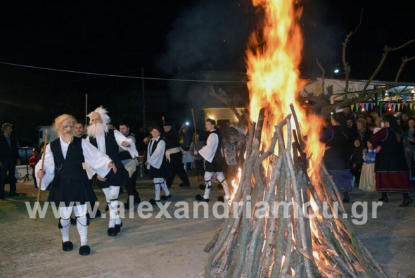 Εντυπωσιακό Άναμμα Φανού στην Αγία Τριάδα  (Φώτο - Βίντεο )