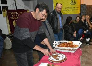 Κοπή της πίτας από τους ΚΟΜΝΗΝΟΥΣ Πλατέος