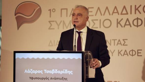 &Lambda;ά&zeta;&alpha;&rho;&omicron;&sigmaf; &Tau;&sigma;&alpha;&beta;&delta;&alpha;&rho;ί&delta;&eta;&sigmaf; &sigma;&tau;&omicron; 1&omicron; &Pi;&alpha;&nu;&epsilon;&lambda;&lambda;&alpha;&delta;&iota;&kappa;ό &Sigma;&upsilon;&mu;&pi;ό&sigma;&iota;&omicron; &Kappa;&alpha;&phi;έ: &laquo;&Eta; &Pi;&omicron;&lambda;&iota;&tau;&epsilon;ί&alpha; &sigma;&tau;&alpha;&theta;&epsilon;&rho;ό&sigmaf; &kappa;&alpha;&iota; &alpha;&xi;&iota;ό&pi;&iota;&sigma;&tau;&omicron;&sigmaf; &sigma;ύ&mu;&mu;&alpha;&chi;&omicron;&sigmaf; &mu;&iota;&alpha;&sigmaf; &delta;&upsilon;&nu;&alpha;&mu;&iota;&kappa;ή&sigmaf; &alpha;&gamma;&omicron;&rho;ά&sigmaf;&raquo;