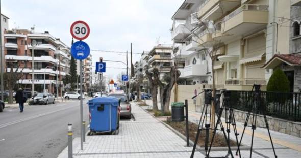 &Delta;&omicron;&lambda;&omicron;&phi;&omicron;&nu;ί&alpha; 20&chi;&rho;&omicron;&nu;&omicron;&upsilon; &sigma;&tau;&eta;&nu; &Kappa;&alpha;&lambda;&alpha;&mu;&alpha;&rho;&iota;ά - &Delta;έ&chi;&theta;&eta;&kappa;&epsilon; &pi;&iota;&sigma;ώ&pi;&lambda;&alpha;&tau;&eta; &mu;&alpha;&chi;&alpha;&iota;&rho;&iota;ά &kappa;&alpha;&iota; &kappa;&alpha;&tau;έ&rho;&rho;&epsilon;&upsilon;&sigma;&epsilon; - &Tau;&iota; &epsilon;&xi;&epsilon;&tau;ά&zeta;&epsilon;&iota; &eta; &alpha;&sigma;&tau;&upsilon;&nu;&omicron;&mu;ί&alpha;