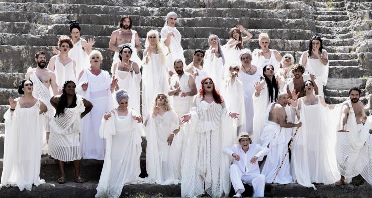 ΘΕΑΤΡΙΚΗ ΠΑΡΑΣΤΑΣΗ &quot;ΕΚΚΛΗΣΙΑΖΟΥΣΕΣ&quot; στην Αλεξάνδρεια