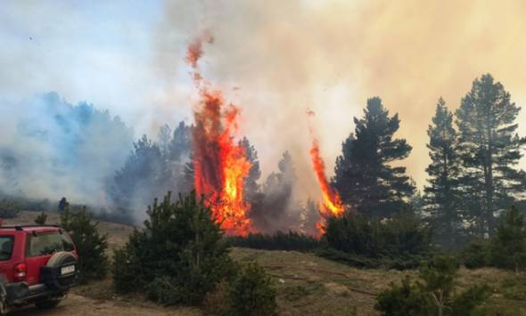 &Kappa;&alpha;&lambda;ύ&tau;&epsilon;&rho;&eta; &eta; &epsilon;&iota;&kappa;ό&nu;&alpha; &sigma;&tau;&alpha; &Pi;&iota;έ&rho;&iota;&alpha; Ό&rho;&eta;: &Mu;&iota;&kappa;&rho;έ&sigmaf; &delta;&iota;ά&sigma;&pi;&alpha;&rho;&tau;&epsilon;&sigmaf; &epsilon;&sigma;&tau;ί&epsilon;&sigmaf; έ&chi;&omicron;&upsilon;&nu; &alpha;&pi;&omicron;&mu;&epsilon;ί&nu;&epsilon;&iota;