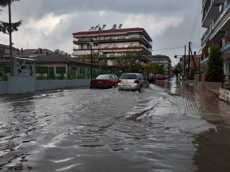 Οδοιπορικό στους δρόμους της Αλεξάνδρειας Hμαθίας μετά τη νεροποντή! Δείτε το βίντεο