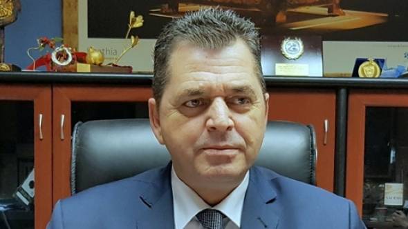 &Kappa;&alpha;&lambda;&alpha;ϊ&tau;&zeta;ί&delta;&eta;&sigmaf;: &uml;&Delta;ί&kappa;&alpha;&iota;&eta; &eta; &alpha;&gamma;&omega;&nu;ί&alpha; &tau;&omicron;&upsilon; &Epsilon;&mu;&pi;&omicron;&rho;&iota;&kappa;&omicron;ύ &Sigma;&upsilon;&lambda;&lambda;ό&gamma;&omicron;&upsilon; &Alpha;&lambda;&epsilon;&xi;ά&nu;&delta;&rho;&epsilon;&iota;&alpha;&sigmaf; &alpha;&lambda;&lambda;ά &alpha;&upsilon;&tau;ή &epsilon;ί&nu;&alpha;&iota; &eta; &sigma;&omega;&sigma;&tau;ή &delta;&iota;ά&sigma;&tau;&alpha;&sigma;&eta; &tau;&omega;&nu; &gamma;&epsilon;&gamma;&omicron;&nu;ό&tau;&omega;&nu;&uml;