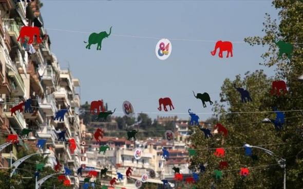 &Epsilon;&kappa;&alpha;&tau;&omicron;&nu;&tau;ά&delta;&epsilon;&sigmaf; &chi;&rho;&omega;&mu;&alpha;&tau;&iota;&sigma;&tau;ά &epsilon;&lambda;&epsilon;&phi;&alpha;&nu;&tau;ά&kappa;&iota;&alpha; &sigma;&tau;&omicron;&nu; &omicron;&upsilon;&rho;&alpha;&nu;ό &tau;&eta;&sigmaf; &Theta;&epsilon;&sigma;&sigma;&alpha;&lambda;&omicron;&nu;ί&kappa;&eta;&sigmaf; &lambda;ό&gamma;&omega; &Delta;.&Epsilon;.&Theta;.