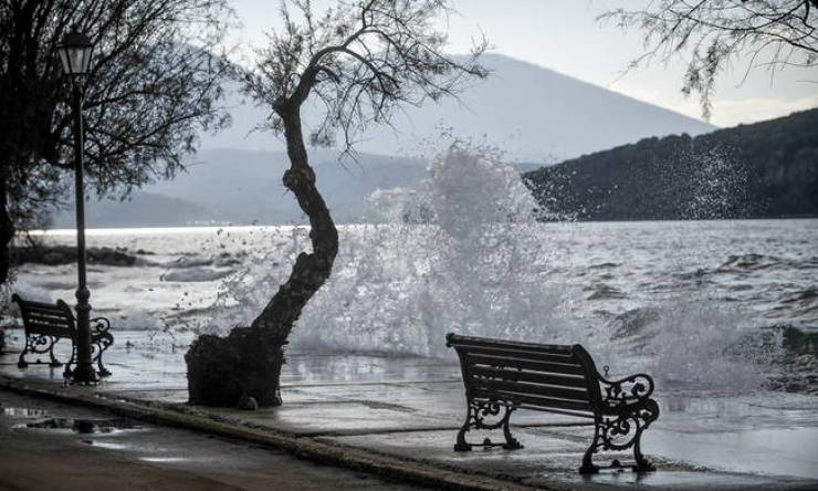 «Βουτιά» θα σημειώσει η θερμοκρασία - 8 μποφόρ στα πελάγη - Δείτε πού θα χιονίσει