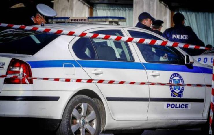 &Theta;&rho;ί&lambda;&epsilon;&rho; &sigma;&tau;&eta;&nu; &Kappa;&alpha;&tau;&epsilon;&rho;ί&nu;&eta;: &Gamma;&upsilon;&nu;&alpha;ί&kappa;&alpha; &nu;&epsilon;&kappa;&rho;ή &mu;έ&sigma;&alpha; &sigma;&tau;&omicron; &sigma;&pi;ί&tau;&iota; &tau;&eta;&sigmaf; &mu;&epsilon; &theta;&lambda;&alpha;&sigma;&tau;&iota;&kappa;ό &tau;&rho;&alpha;ύ&mu;&alpha; &sigma;&tau;&omicron; &kappa;&epsilon;&phi;ά&lambda;&iota;