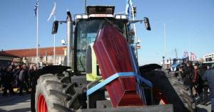 Απόβαση αγροτών στο λιμάνι της Θεσσαλονίκης: Κλειστές οι πύλες και διαδηλωτές από όλη τη Βόρεια Ελλάδα