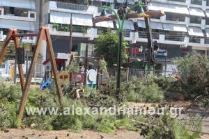 Κλειστή η παιδική χαρά πίσω από το Πνευματικό Κέντρο στην Αλεξάνδρεια...λόγω εργασιών