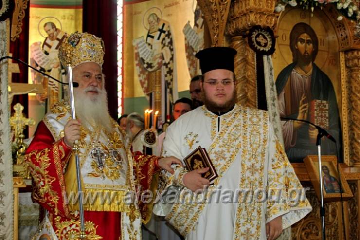 Αρχιερατική Θεία Λειτουργία και Χειροτονία διακόνου στην Αγία Κυριακή Λουτρού Ημαθίας (φώτο-βίντεο)