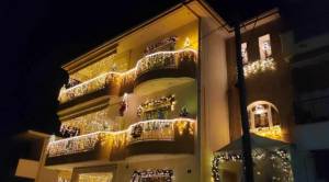 Το πιο χριστουγεννιάτικο σπίτι με 10.000 λαμπιόνια βρίσκεται στην Κοζάνη