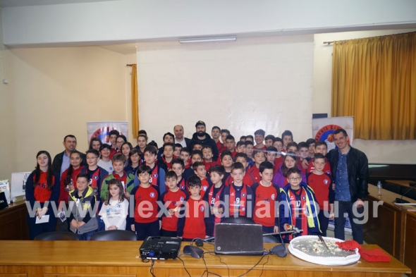 Σε μια κατάμεστη αίθουσα η Ακαδημία Μπάσκετ &#039;&#039;ΑΘΛΟΣ΄΄ Αλεξάνδρειας έκοψε την πίτα της