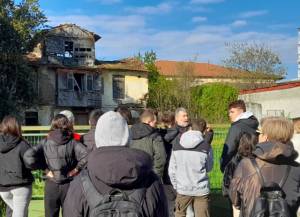 Ξενάγηση μαθητών του ΓΕΛ Πλατέος-Κορυφής από τον Γρηγόρη Γιοβανόπουλο σε ιστορικά κτήρια της Αλεξάνδρειας