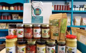 Dellas Natural Foods: &Upsilon;&gamma;&iota;&epsilon;&iota;&nu;ά &kappa;&alpha;&iota; &nu;ό&sigma;&tau;&iota;&mu;&alpha; &pi;&rho;&omicron;ϊό&nu;&tau;&alpha; &pi;&omicron;&upsilon; &kappa;ά&nu;&omicron;&upsilon;&nu; &kappa;ά&theta;&epsilon; &tau;&rho;&alpha;&pi;έ&zeta;&iota; &xi;&epsilon;&chi;&omega;&rho;&iota;&sigma;&tau;ό!