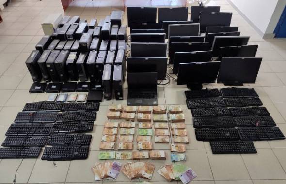 Εξαρθρώθηκε εγκληματική ομάδα τα μέλη της οποίας δραστηριοποιούνταν στα παράνομα παίγνια