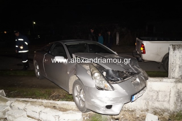 Τροχαίο ατύχημα με  δύο ελαφριά τραυματίες στο Λουτρό (φωτό-βίντεο)