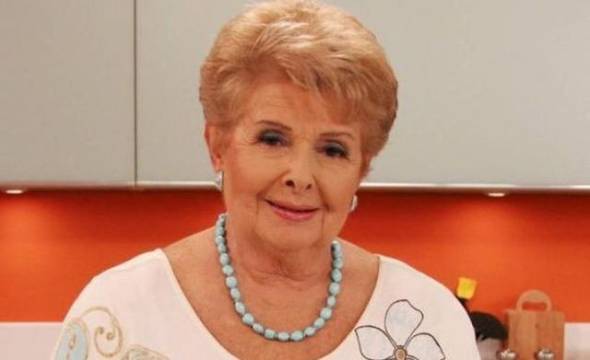 &Pi;έ&theta;&alpha;&nu;&epsilon; &eta; &Beta;έ&phi;&alpha; &Alpha;&lambda;&epsilon;&xi;&iota;ά&delta;&omicron;&upsilon;, &eta; &laquo;&epsilon;&theta;&nu;&iota;&kappa;ή &mu;&alpha;&sigmaf; &mu;&alpha;&gamma;&epsilon;ί&rho;&iota;&sigma;&sigma;&alpha;&raquo;